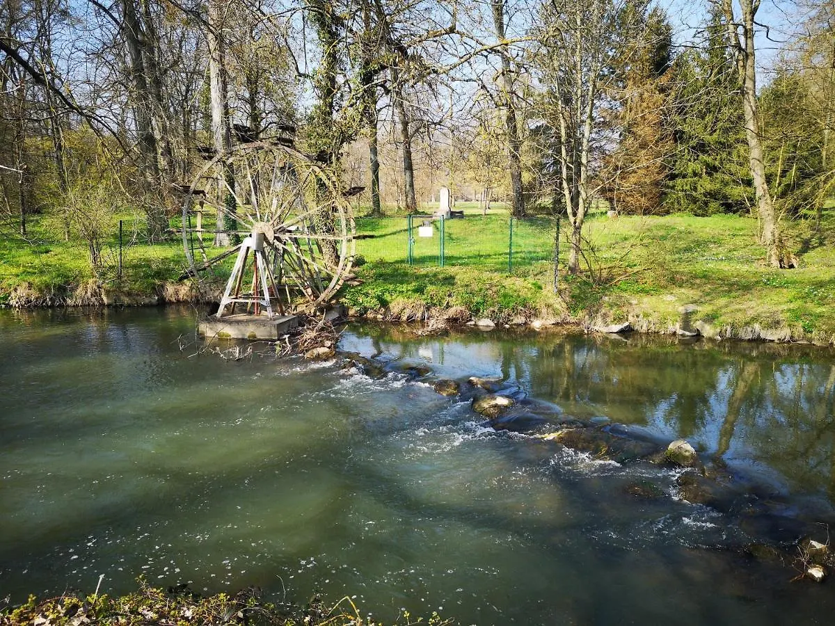 Escapadeveyloise-Nuit Romantique-Spa-Cine-Champagne Pont-de-Veyle 0*,